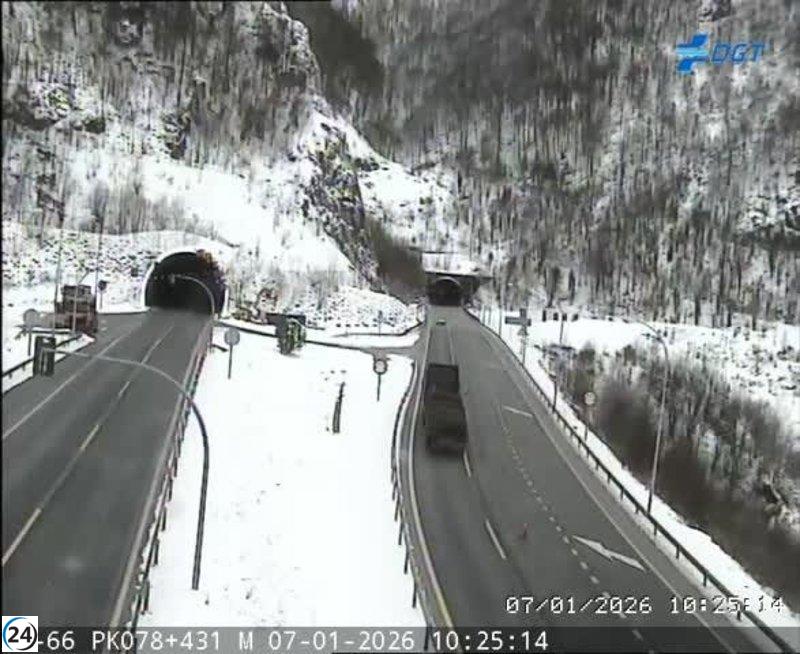 Cierre de Lagos, La Cubilla y Connio por nieve; 13 puertos y 5 carreteras exigen cadenas.