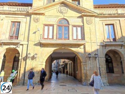 El Ayuntamiento de Oviedo pierde sus balconadas a lo largo de un par de meses por proyectos de reparación de las barandillas