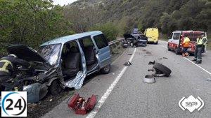 Tres heridos tras colisión entre tres vehículos en Salas.