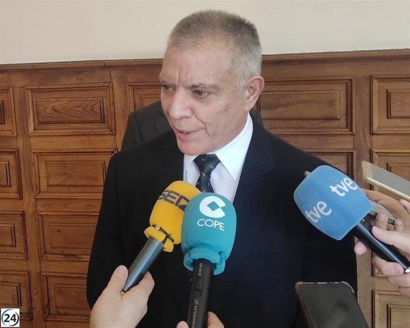 El conservador titular podría ser: La Universidad de Oviedo nombra a Ricardo Carrau Honoris Causa.