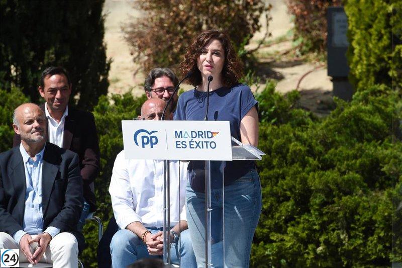 Ayuso afirma que en Asturias el número de empleos públicos supera al de empleos privados hoy.