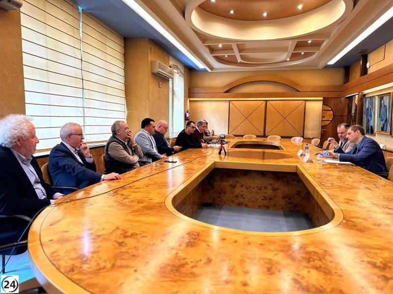 Pumares (Foro) propone una gran reforma fiscal ante los empresarios.