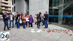 Concentración de Podemos Asturies frente a la Junta Electoral Provincial.