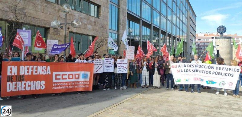 Trabajadores de Derechos Sociales protestan por precariedad y falta de diálogo.