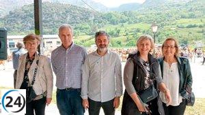 Calvo critica cabezas de lobos en Ponga.