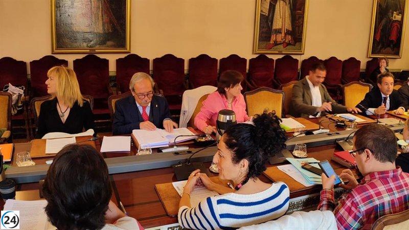 Rivas (PSOE) critica al PP por ignorar pleno de Oviedo y hacer ruedas de prensa separadas.