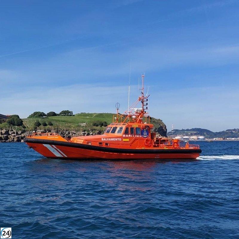 Yate con cinco tripulantes rescatado por fallo mecánico de la embarcación.