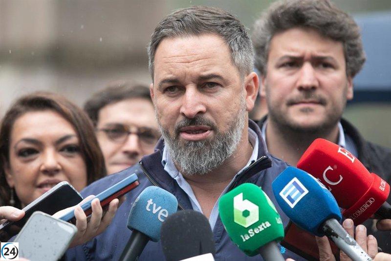 Abascal (Vox) promete apoyo a ganaderos y plan para controlar el lobo.