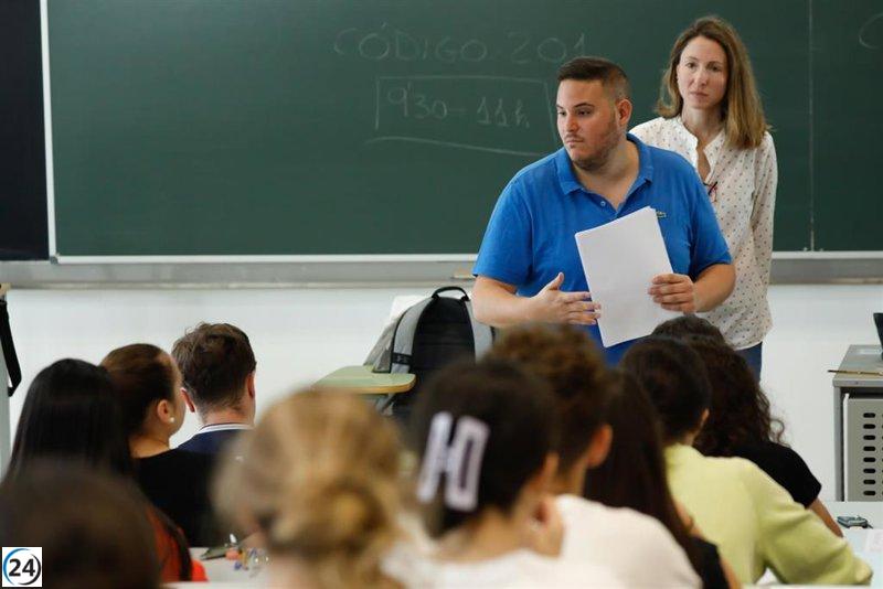Padres de alumnos critican la falta de respuesta de institutos y profesores ante examen polémico de Química de la EBAU.