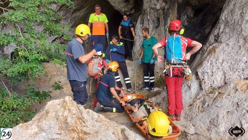 Hombre resulta herido al caer en cueva en Ribadesella