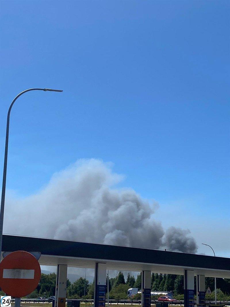 Ecologistas critican inacción del Principado frente a contaminación por incendio de Llanera.