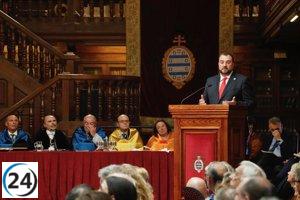 El líder del PSOE en Asturias afirma que el coste de la matrícula universitaria es menor en comparación con hace 12 años.