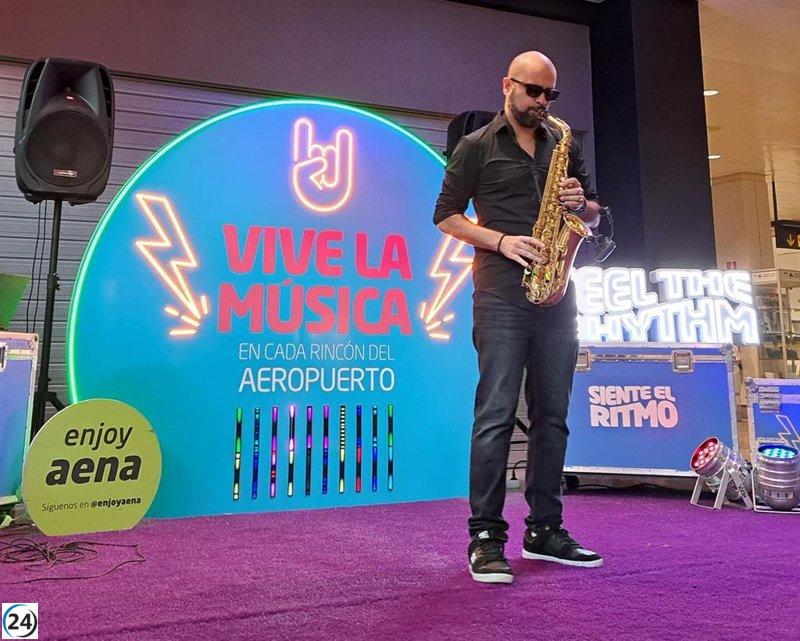 El Aeropuerto de Asturias celebra una jornada de música y baile en vivo.