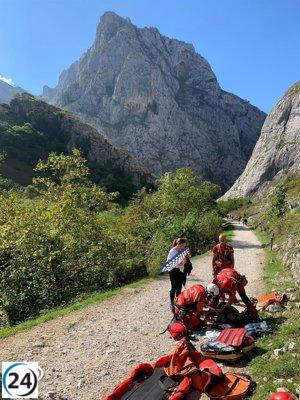 Hombre herido en la pierna cerca del funicular de Bulnes es trasladado al hospital de Arriondas en Cabrales