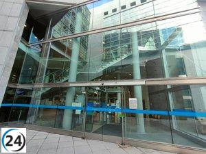Pareja acusada de tráfico de drogas enfrenta juicio tras violar restricciones de toque de queda por COVID-19.