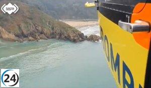 Dramático rescate en helicóptero de un hombre y un menor atrapados en las escarpadas costas de Xilo, en Muros del Nalón.