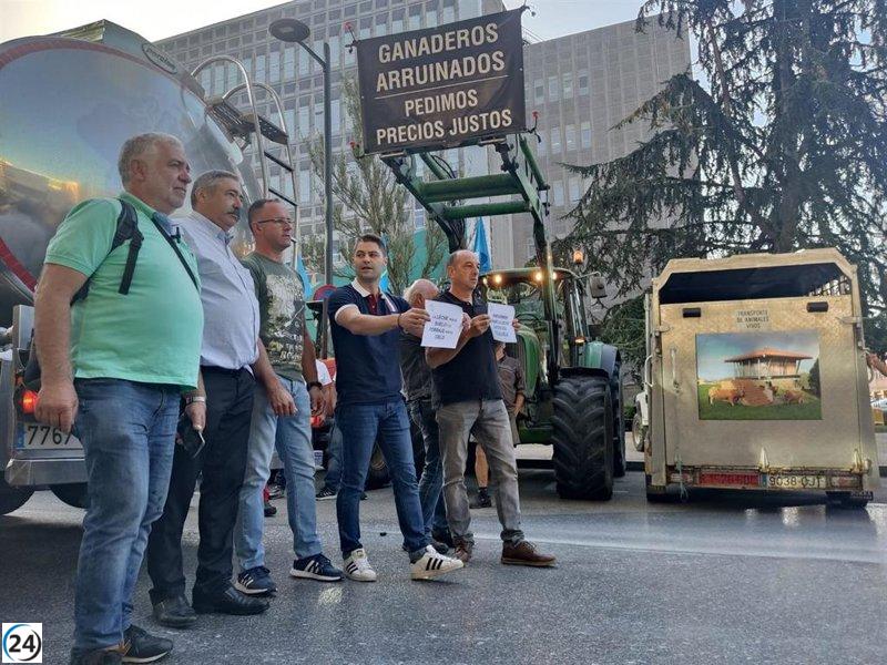 Ganaderos disgustados con la mala gestión de la Consejería de Medio Rural la culpan de la crisis en el sector