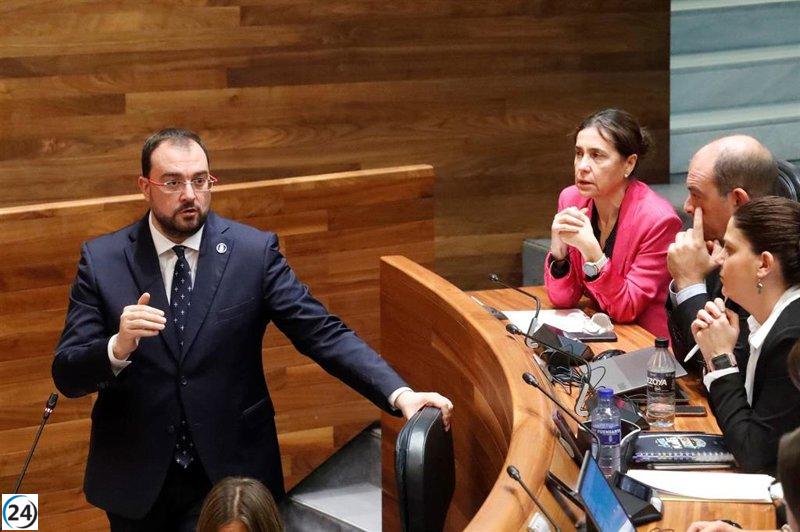 Barbón afronta interrogantes sobre el presupuesto, respeto institucional y éxodo empresarial en su comparecencia del miércoles.