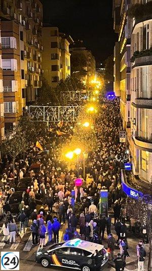 Manifestaciones en Oviedo contra la amnistía frente a la sede de la FSA