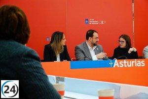 El líder del PSOE, Barbón, denuncia una estrategia de