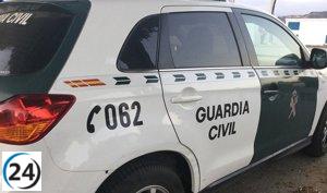 Detenido dueño de perro acusado de asesinar a otro durante paseo con su dueña, según informes de la Guardia Civil.