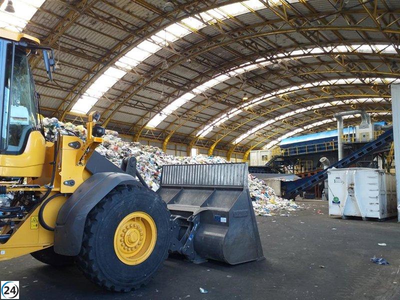 Roqueñí advierte que el reciclaje aumentará los impuestos municipales.
