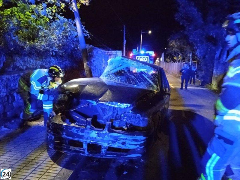 Accidente en Gijón tras pérdida de control de un vehículo - una persona resulta herida al chocar contra un muro y una farola.