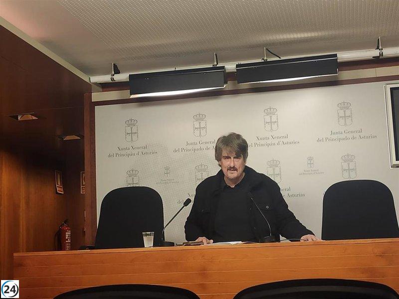 Xabel Vegas (IU) presenta denuncia policial por presunta agresión mientras conducía su vehículo en Gijón.