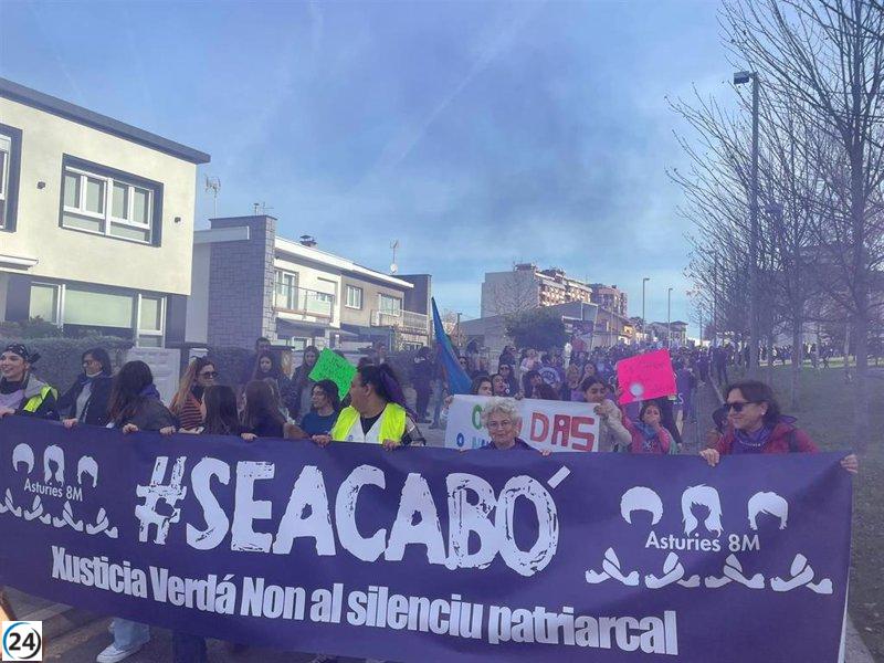 La concentración en Pola de Siero rechaza las violencias machistas: 