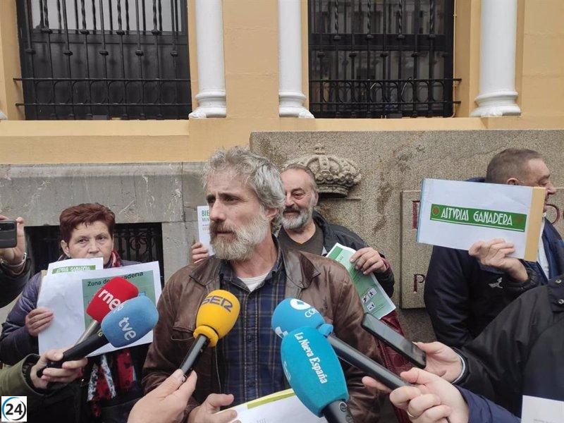 Asturias Ganadera exige legislación para atajar problemas entre lugareños rurales y turistas