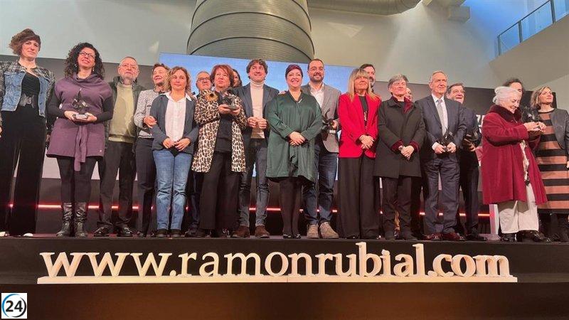 Barbón defiende el socialismo inflexible y la verdadera libertad tras ser premiado por los Ramón Rubial