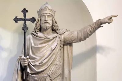 La figura de Pelayo: héroe y leyenda de Asturias