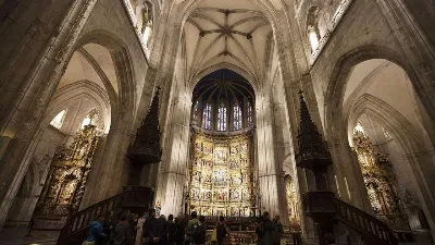 La Catedral de Oviedo: un icono religioso en Asturias