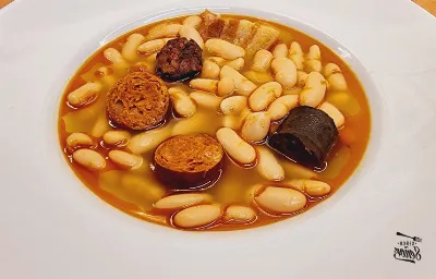 Elaboración artesanal de fabadas asturianas