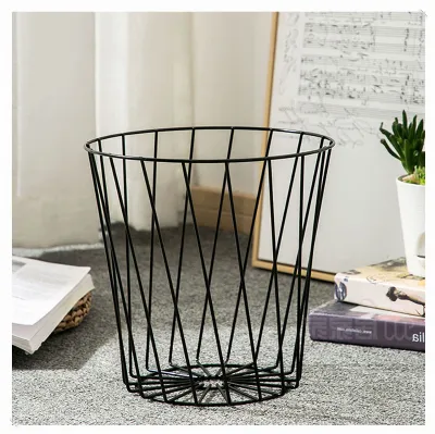 Los últimos artesanos de los cubos de basura de hierro