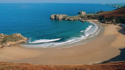 Sostenibilidad en las playas asturianas: cómo disfrutar del mar de forma responsable