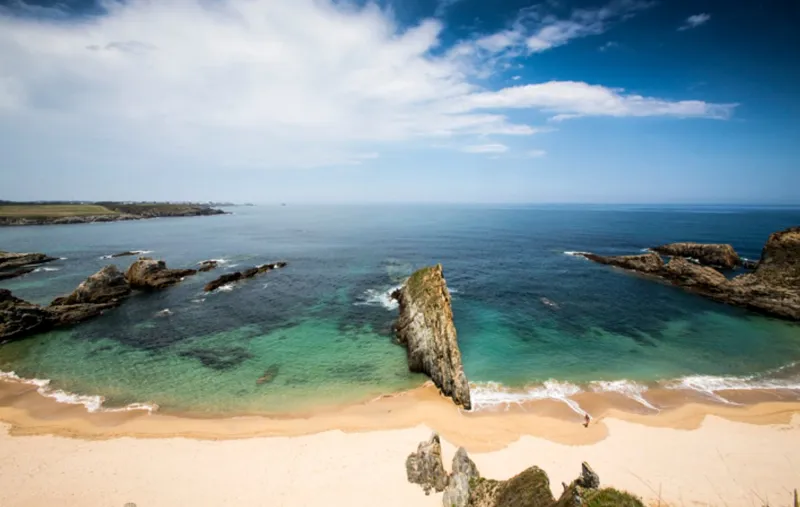 Celebra la llegada del verano en las playas asturianas