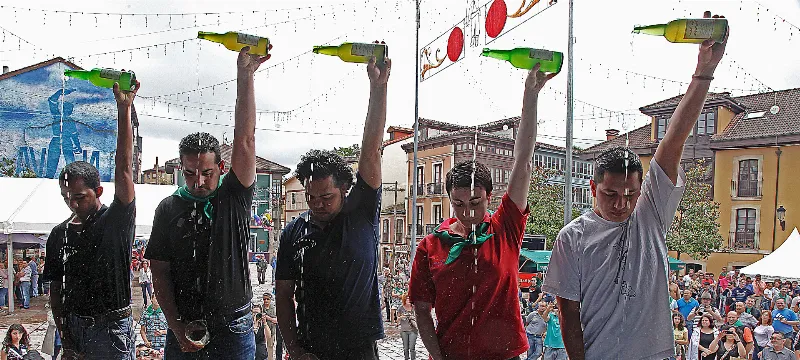 Rejoice en el Festival de la sidra en Nava